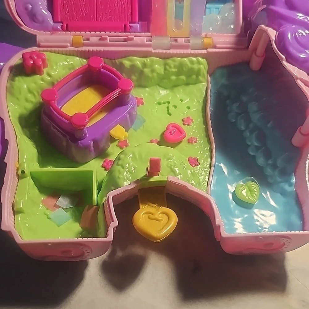 Polly Pockets Unicorn Doll House